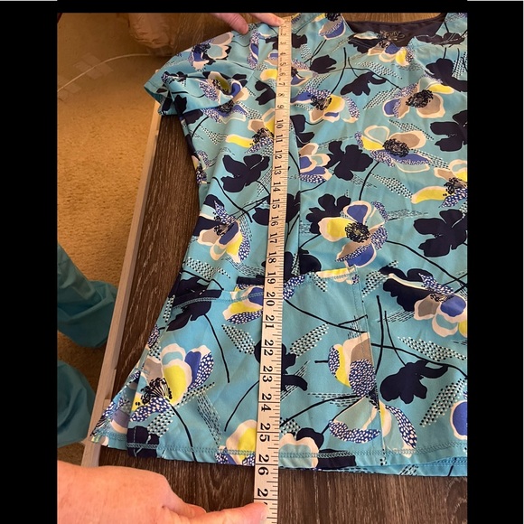 SCRUBS, Scrub top, Cherokee Infinity Stretch SZ Large, Blue Floral - Picture 13 of 16